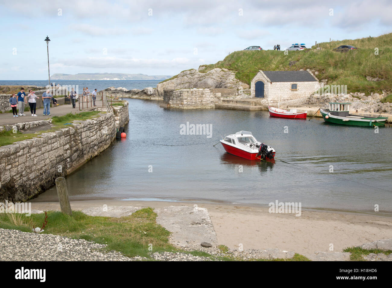 Ballintoy Harbour ; le comté d'Antrim, Irlande du Nord, Royaume-Uni Banque D'Images