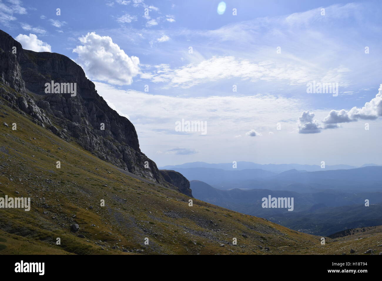 Voir dans ''Astraka''-Aoös , Refuge du Parc National de Vikos, Ioannina le nord-ouest de la Grèce Banque D'Images