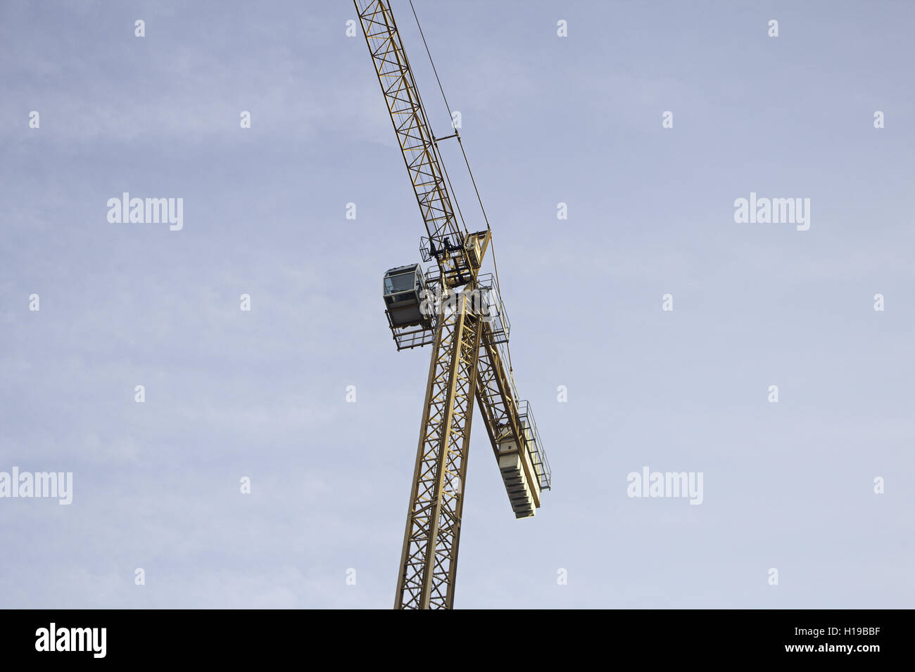 Les grues de construction en milieu urbain, l'architecture de la ville Banque D'Images