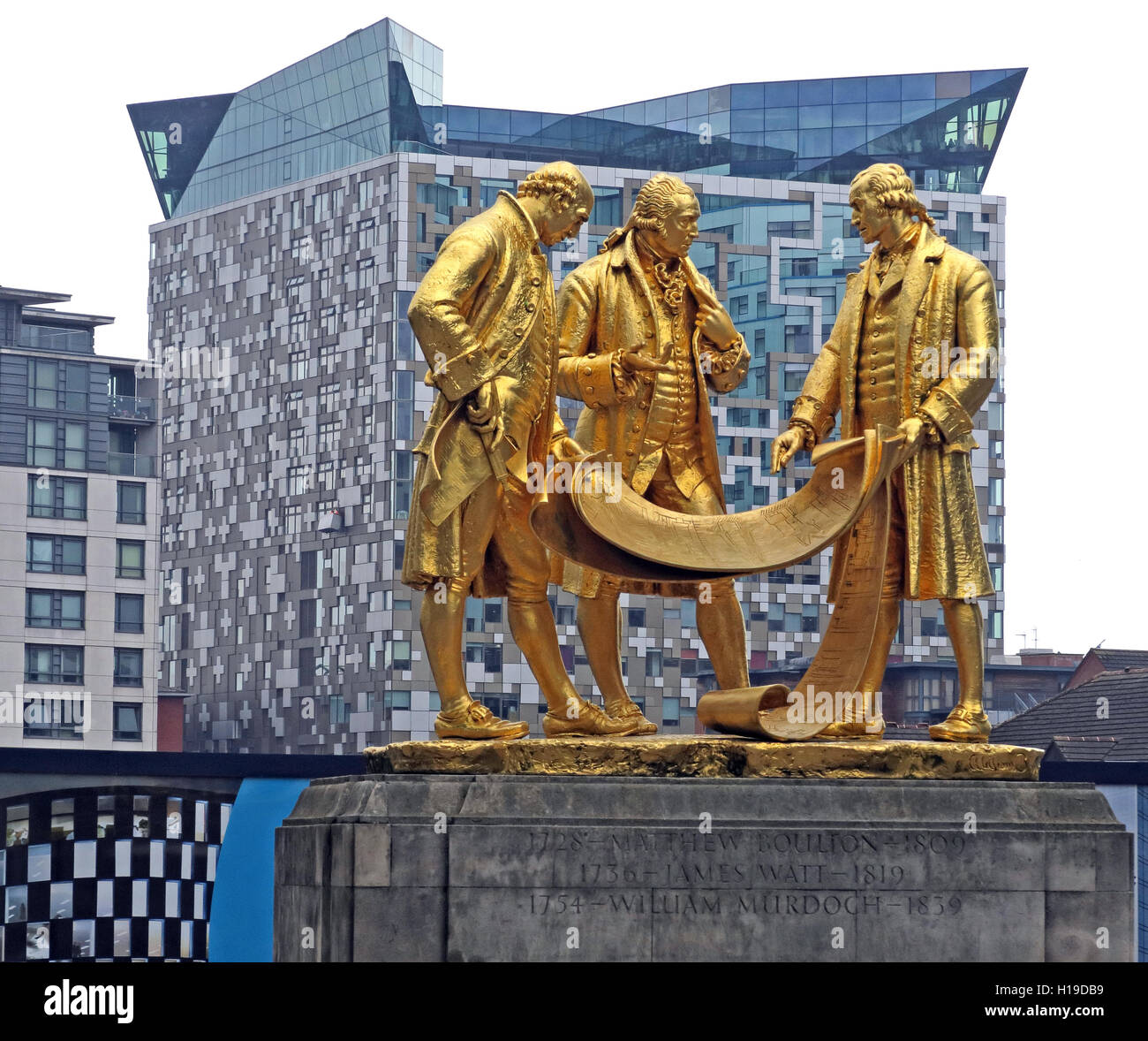 Matthew Boulton et James Watt, William Murdoch, statue d'or, par William Bloye et Raymond Forbes-Kings , Broad St, Birmingham, Angleterre, RU Banque D'Images