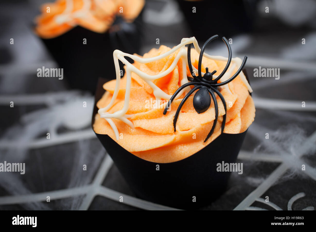 Pour l'Halloween cupcake araignée Orange Banque D'Images