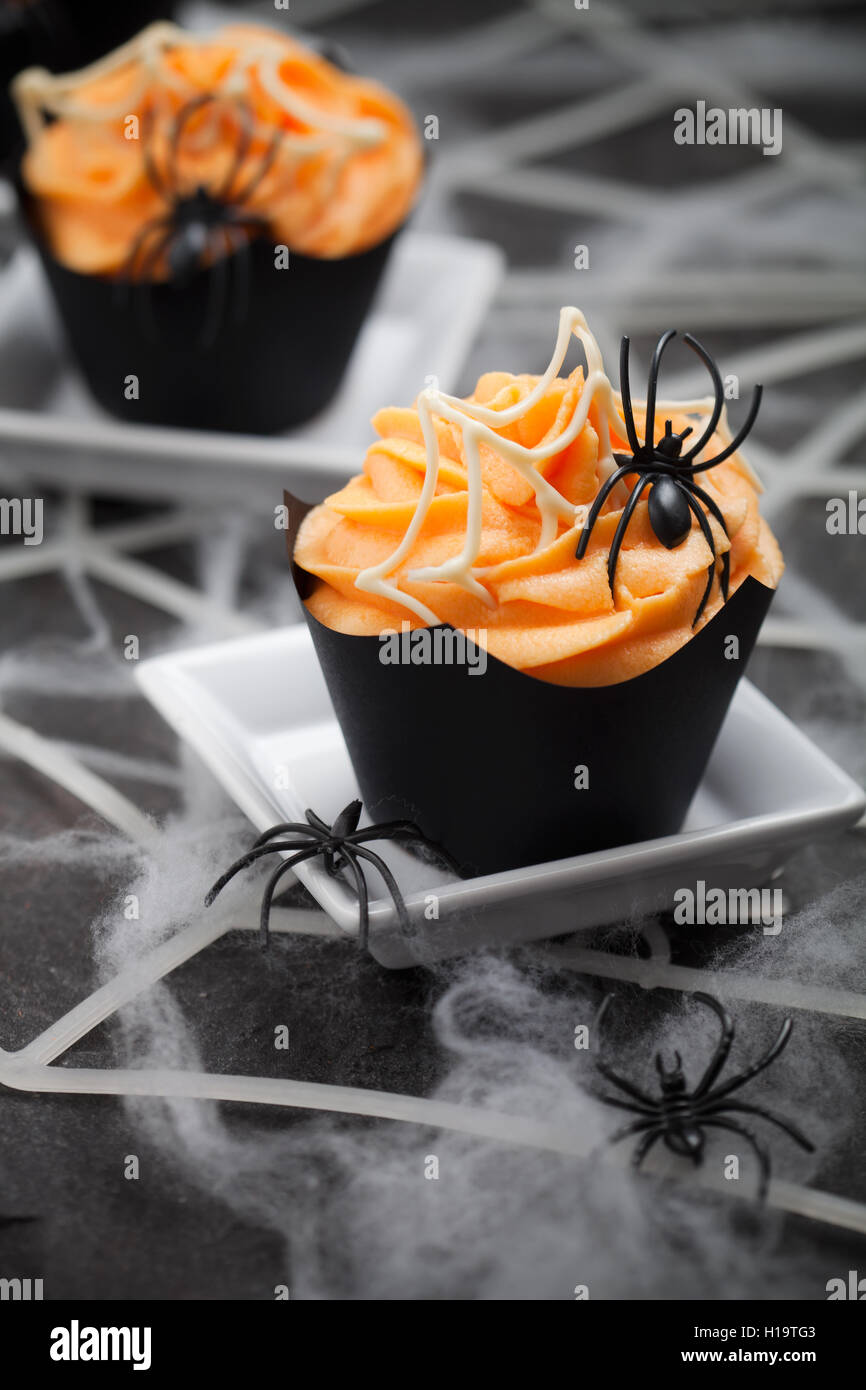 Pour l'Halloween cupcake araignée Orange Banque D'Images