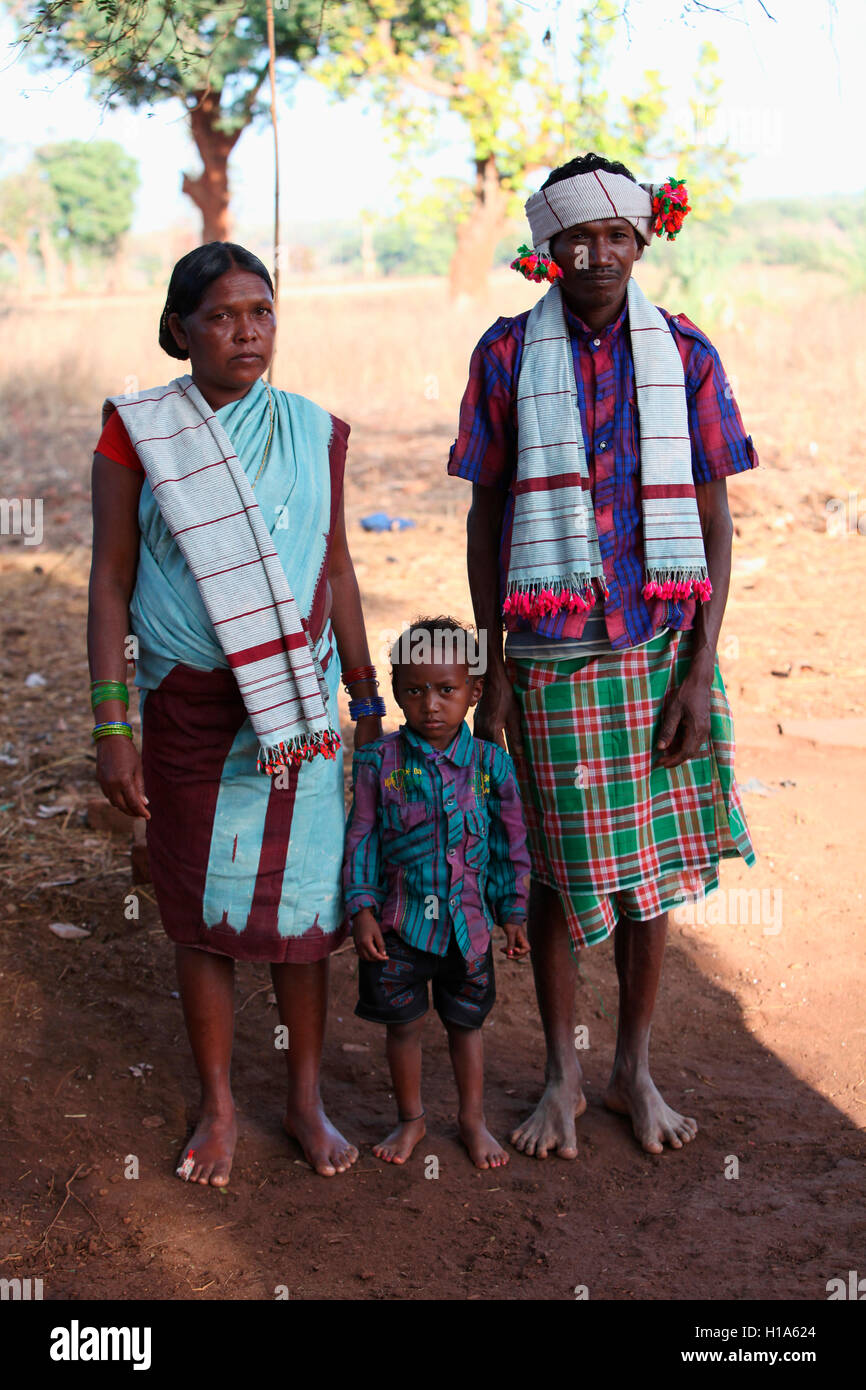 Famille, tribal tribu Dhurwa, Gonchapar Chattisgarh, Village, Inde Banque D'Images