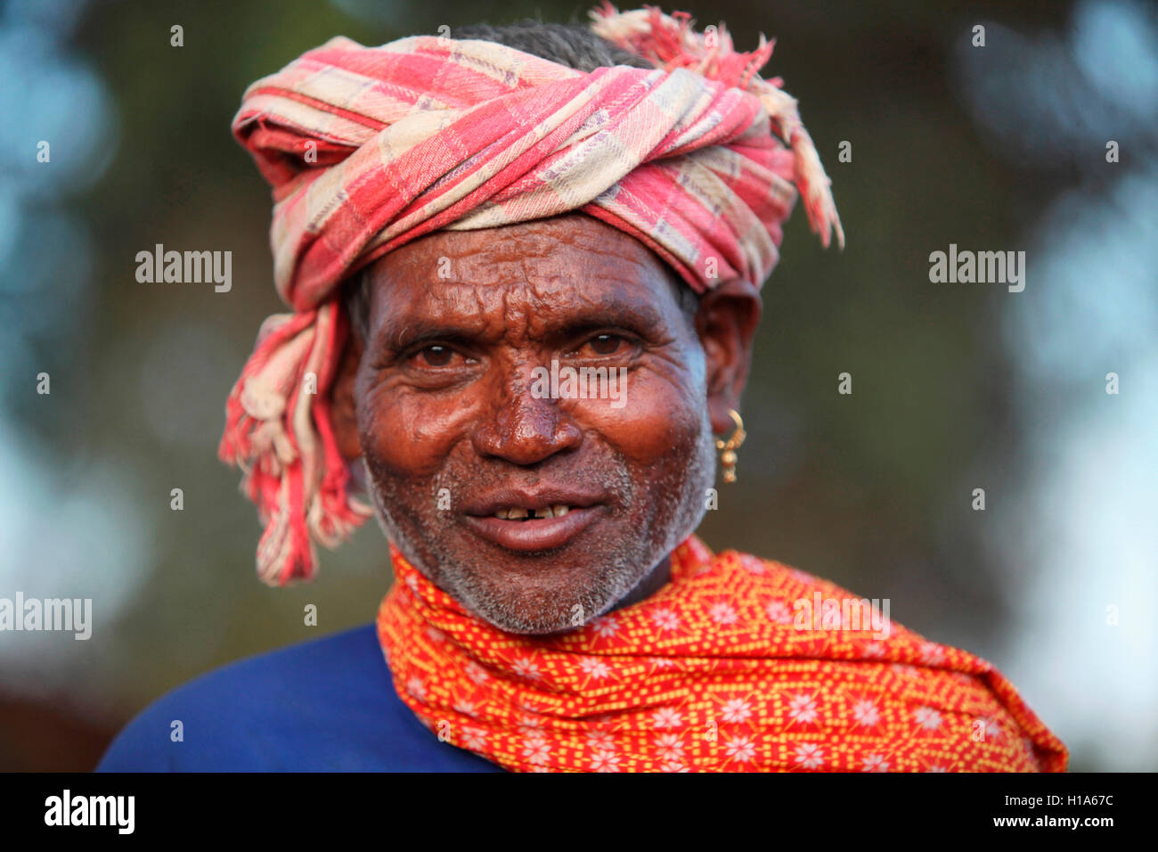 Old Man, tribu Dhurwa, village de Gonchabar, Chattisgarh, Inde. Visages ruraux de l'Inde Banque D'Images