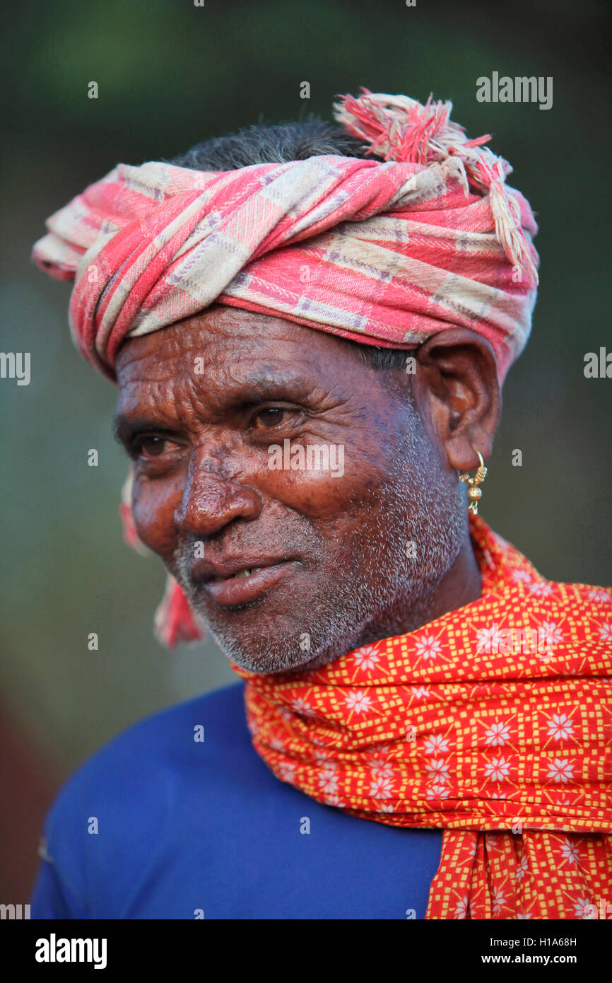 Old Man, tribu Dhurwa, village de Gonchabar, Chattisgarh, Inde. Visages ruraux de l'Inde Banque D'Images