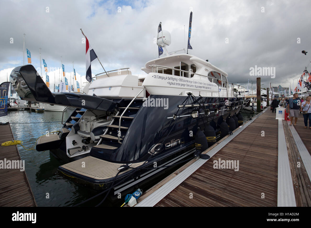 Southampton, UK. 22 Sep, 2016. Elling 86 sur le spectacle au Southampton Boat Show 2016 Credit : Keith Larby/Alamy Live News Banque D'Images