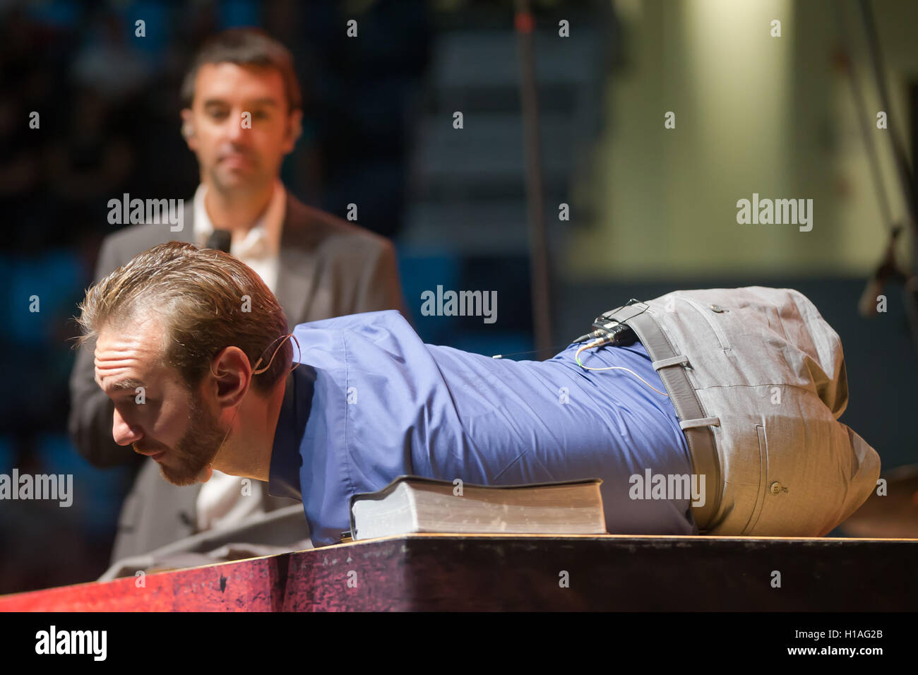 Budapest, Hongrie. 22 Sep, 2016. Un orateur de motivation australienne Nick Vujicic donne une conférence à Budapest, Hongrie, du 22 septembre 2016. Il est né sans bras et jambes. Credit : Attila Volgyi/Xinhua/Alamy Live News Banque D'Images