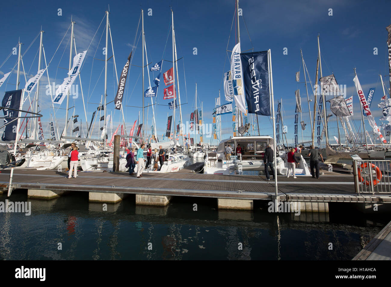 Southampton, UK,22 Septembre 2016,une vue sur la Marina à la Southampton Boat Show 201 Crédit : Keith Larby/Alamy Live News Banque D'Images