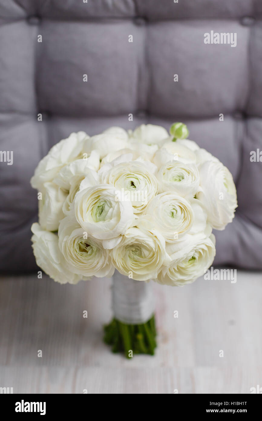 Libre d'un ranunkulyus renoncule pivoine blanche et bouquet de mariage  Photo Stock - Alamy