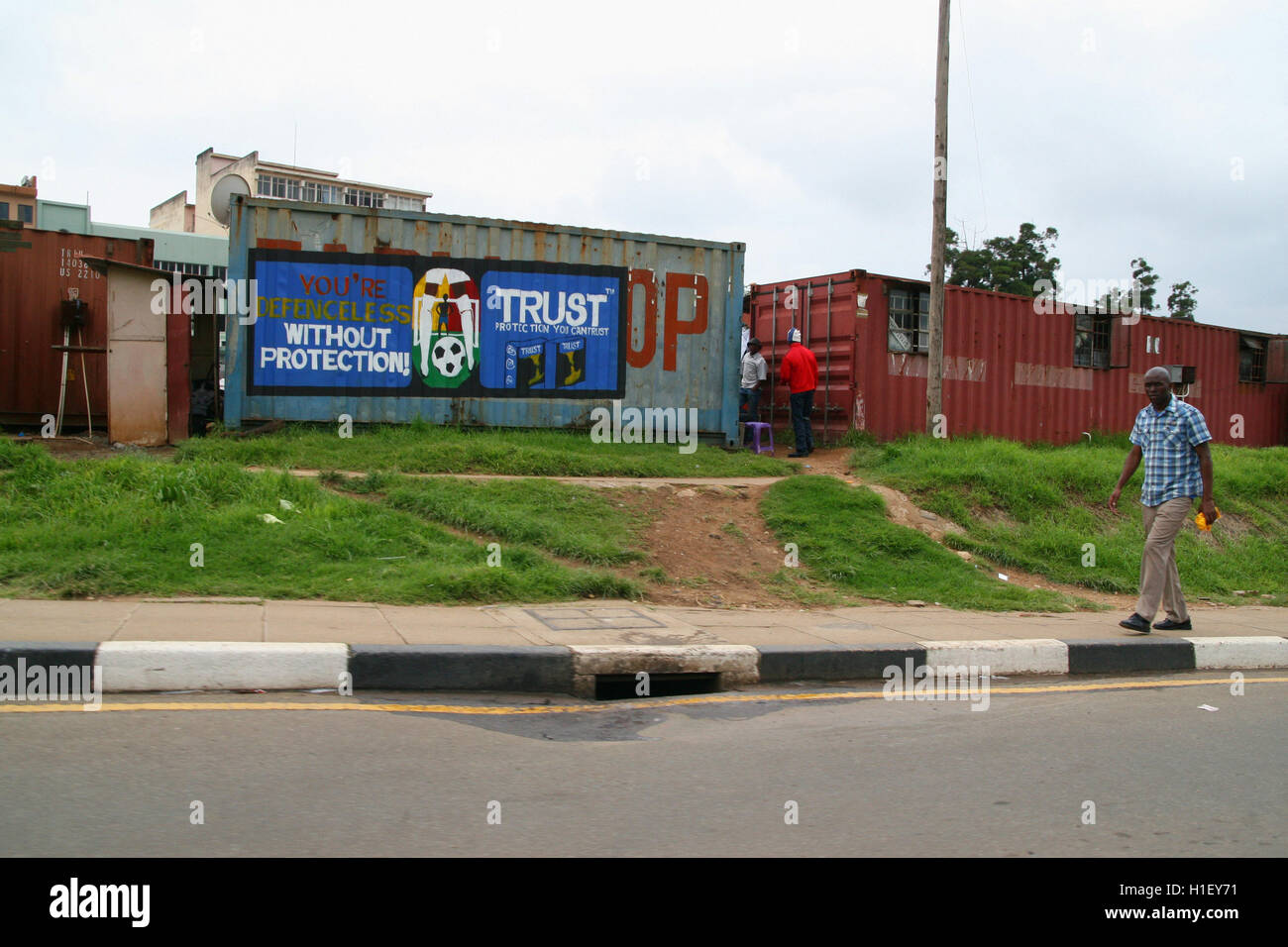 Annonce du préservatif sur le contenant, l'Ezulwini, Royaume du Swaziland Banque D'Images