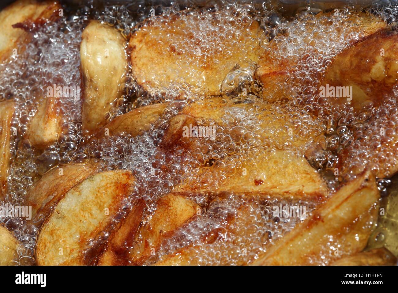 Les quartiers de pommes de terre la Friture Banque D'Images