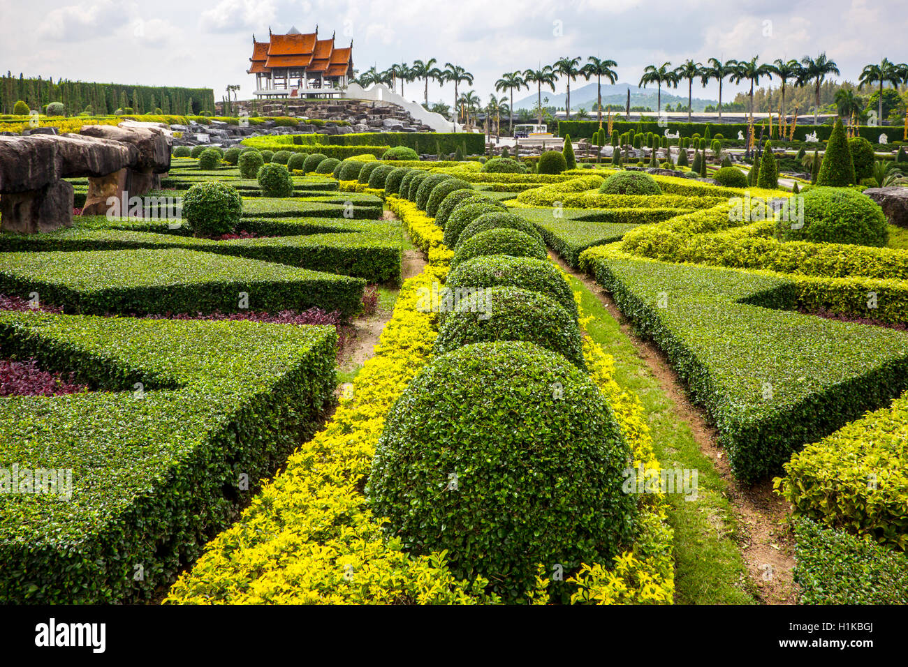Le jardin à la française ou à Suan Nong Nooch Tropical Botanical Garden Resort NongNooch, Chon Buri, Pattaya, Thaïlande, Asie Banque D'Images
