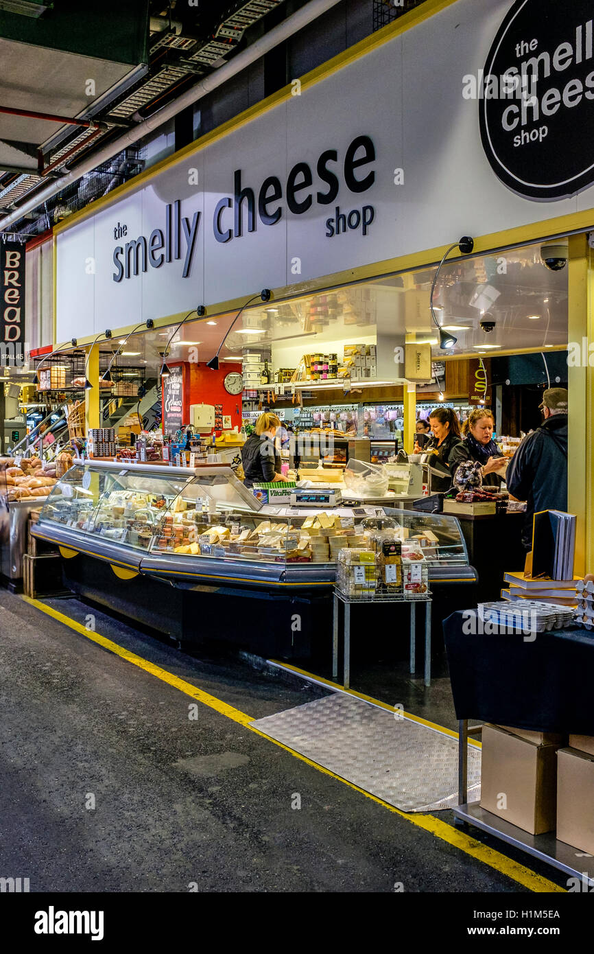 Une fromagerie dans le marché central d'Adélaïde, Australie Banque D'Images