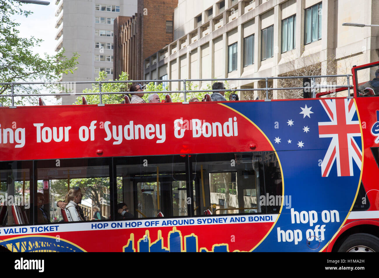 Sydney à Bondi Explorer tour red bus à toit ouvert dans le centre-ville de Sydney, Australie Banque D'Images