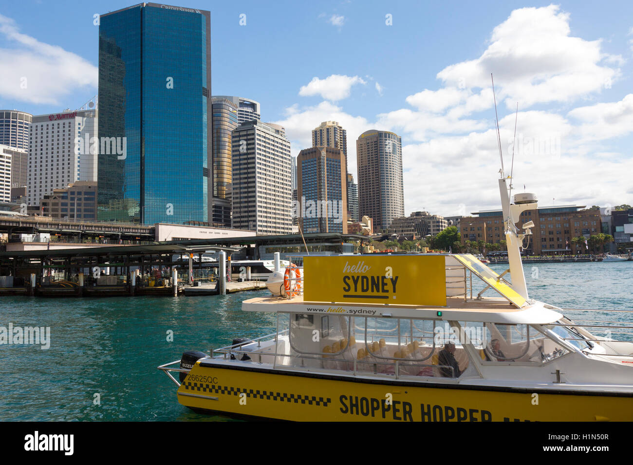 Bateau à trémie Shopper Sydney Circular Quay, le bateau prend des gens à des destinations de magasinage à Sydney, Australie Banque D'Images