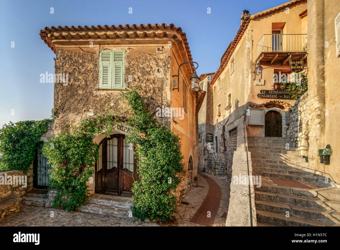 Entrée Couverte de jasmin, Eze Village, ville historique, Village Médiéval, Eze, Provence-Alpes-Côte d'Azur, France Banque D'Images