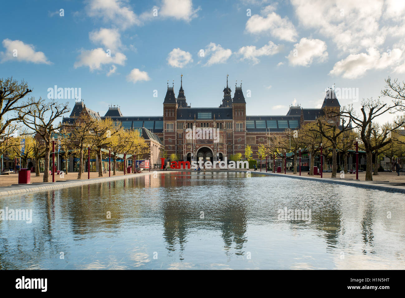 Rijksmuseum Amsterdam quartier des musées avec les Offres spéciales Iamsterdam mots est montré dans Amsterdam, Pays-Bas Banque D'Images