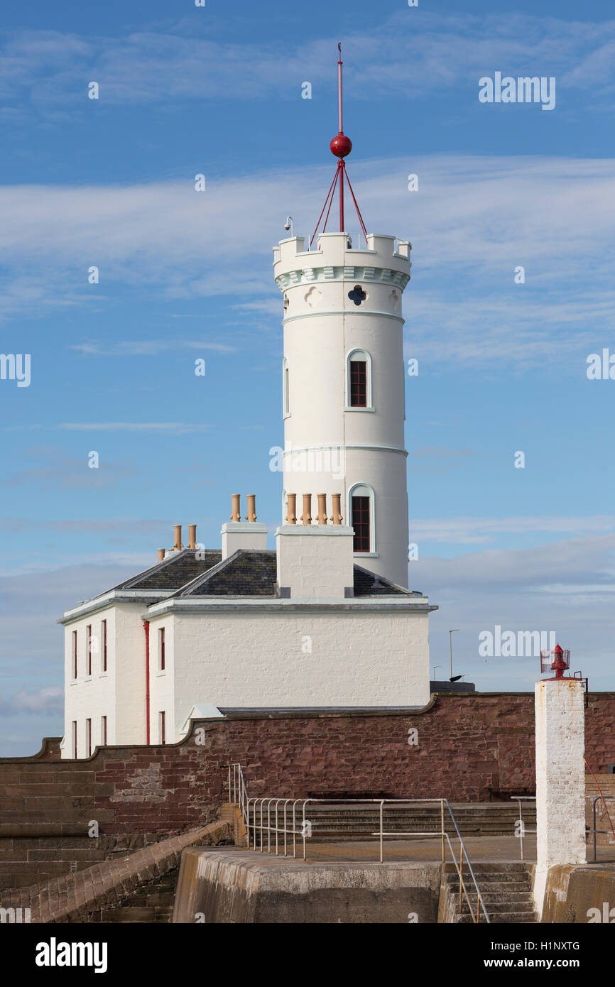 La Tour Signal Arbroath, Angus, Scotland, maintenant un musée, à l'origine utilisée pour signaler à la Bell Rock Lighthouse, en soulevant une balle. Banque D'Images