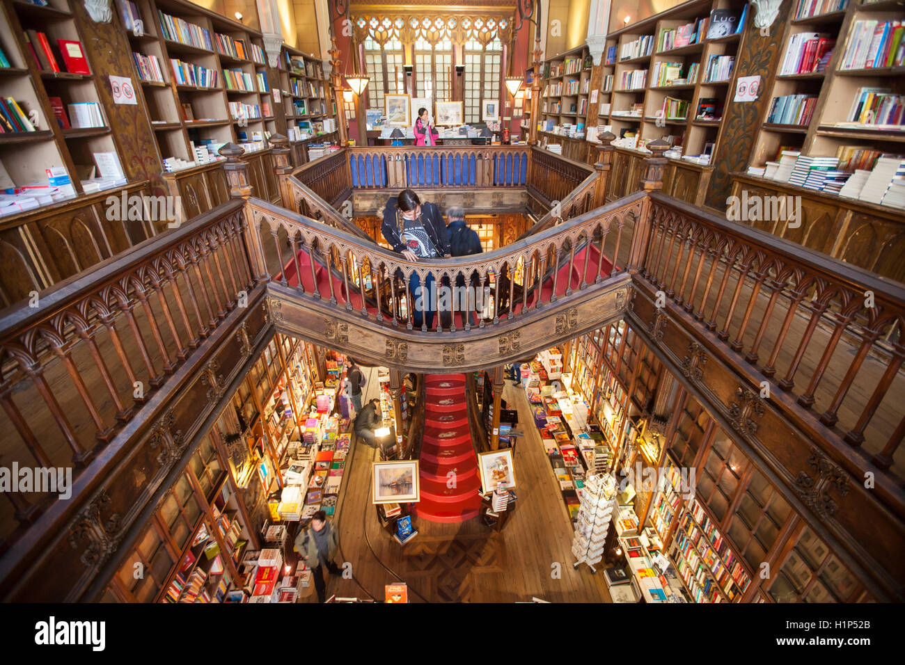 Celebre Livraria Lello Irmao Book Shop In Porto Portugal Ou J K Rowling A Ecrit Romans Harry Potter Photo Stock Alamy