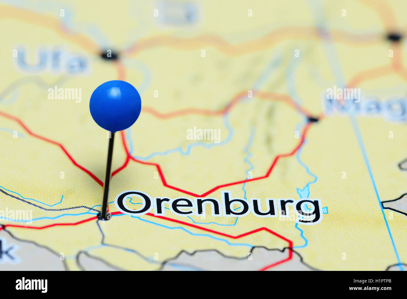 Orenburg épinglée sur une carte de la Russie Banque D'Images