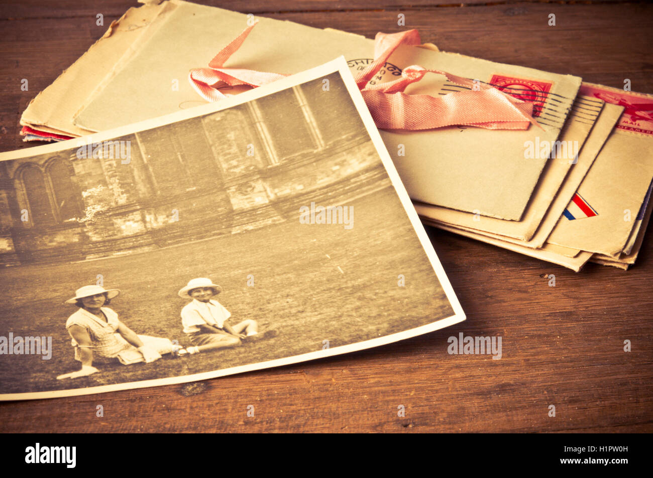 Vieille photo et enveloppes Banque D'Images