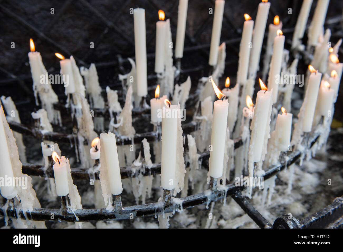 Brûler des bougies à la basilique Sainte-Marie de Kevelaer Banque D'Images