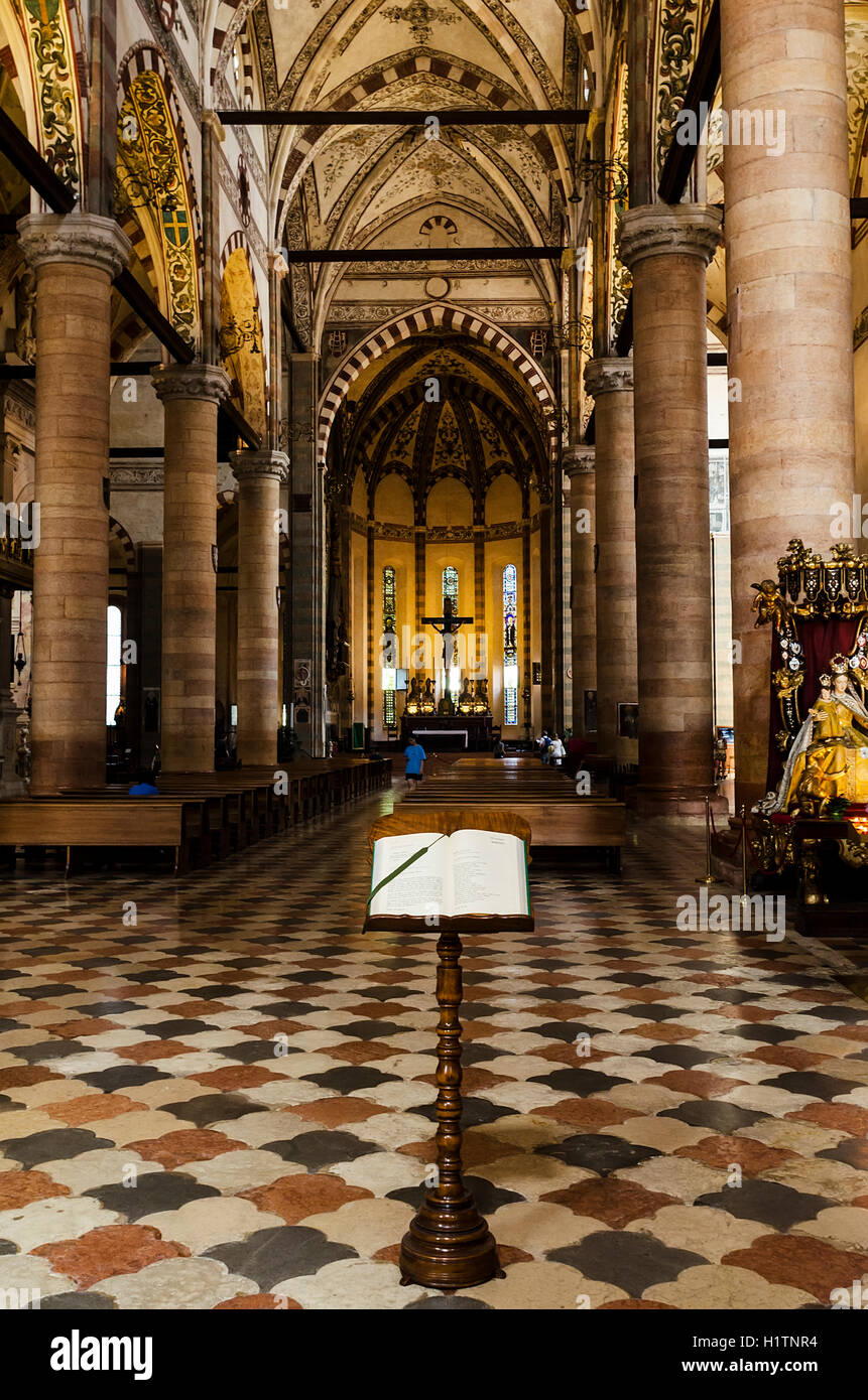 De célèbres églises de Vérone Photo Stock Alamy