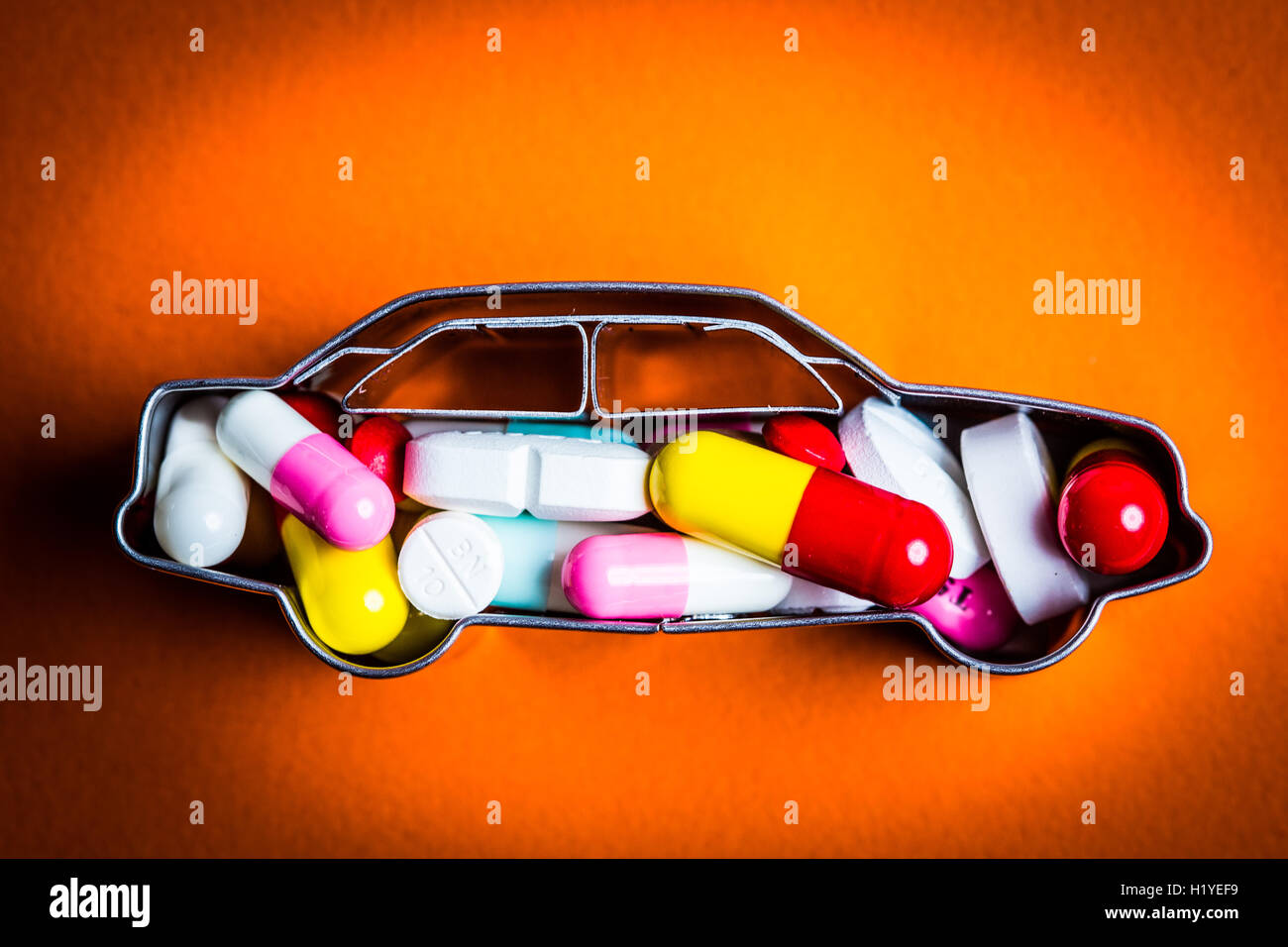 De l'illustration et les effets secondaires des médicaments sur la conduite. Banque D'Images