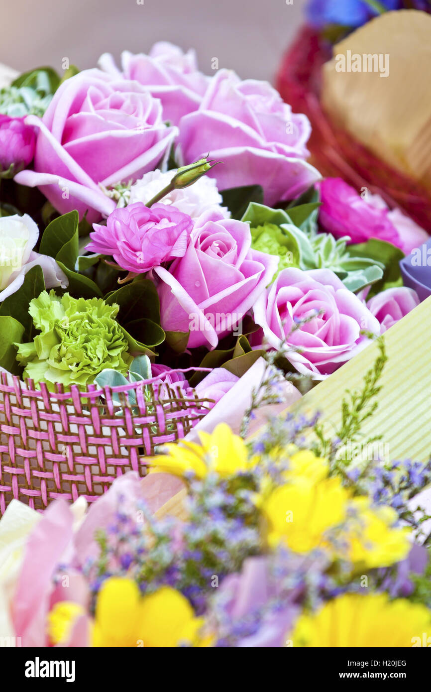 Roses comme cadeau de diplôme Banque D'Images