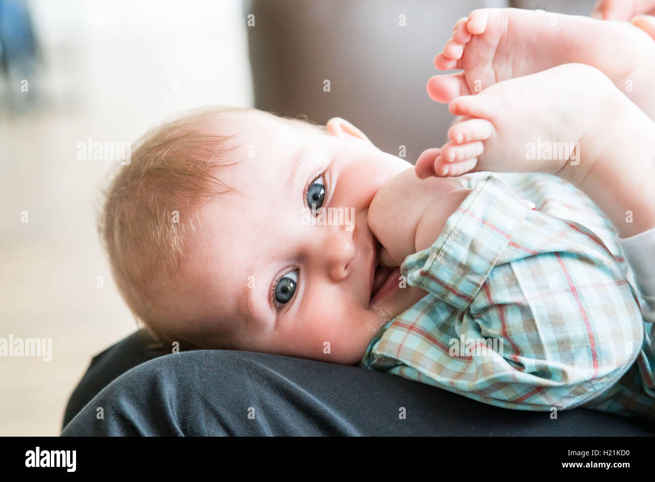 6 mois bébé fille Photo Stock - Alamy