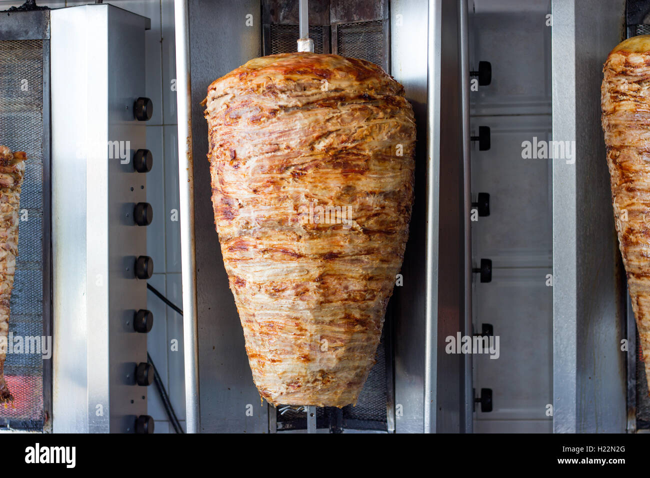 Gyros - brochette de restauration rapide, des tranches de viande de porc sur une brochette Banque D'Images