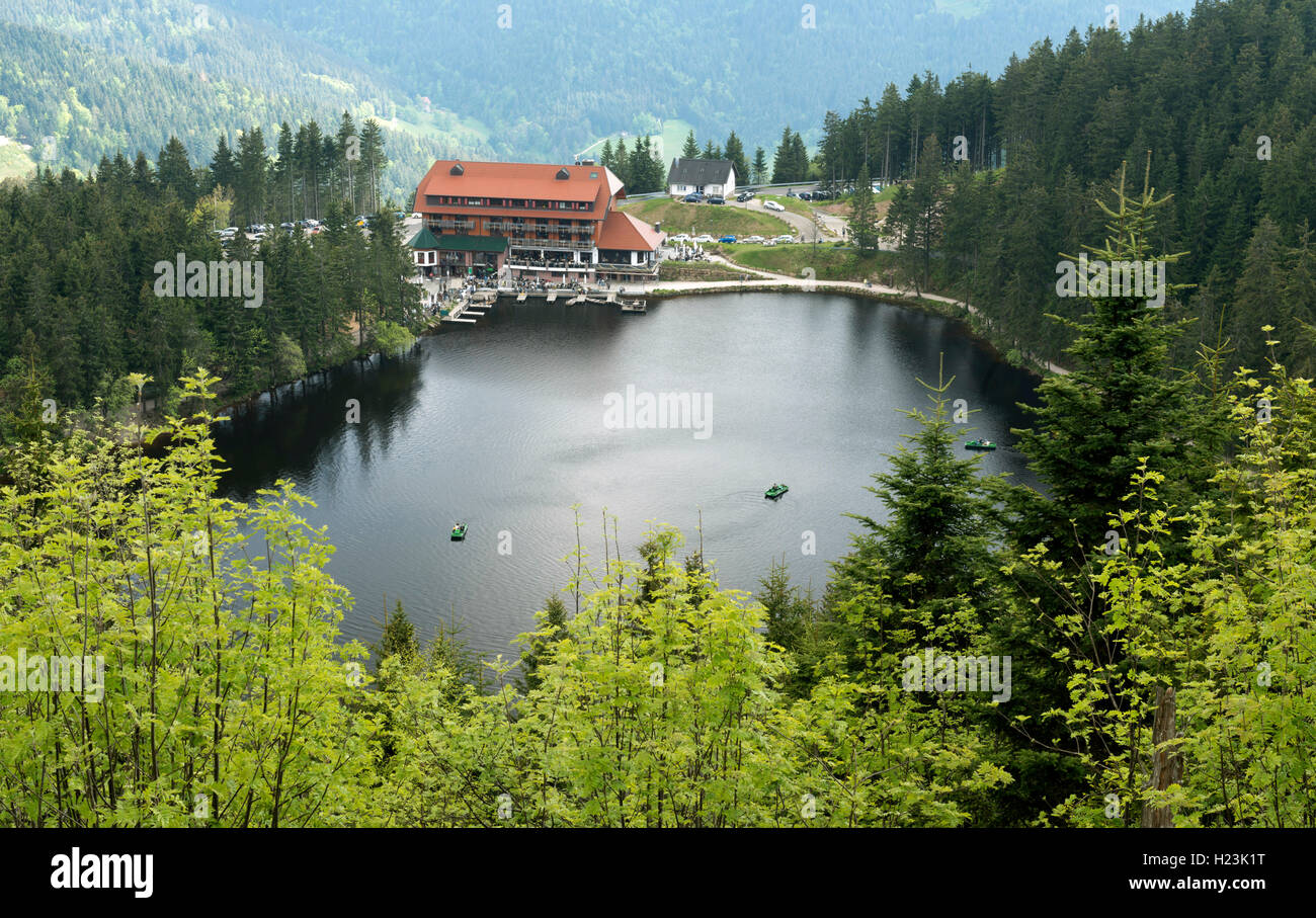 Restaurant au bord d'un lac, Mummelsee, Parc National de la Forêt Noire, Bade-Wurtemberg, Allemagne Banque D'Images