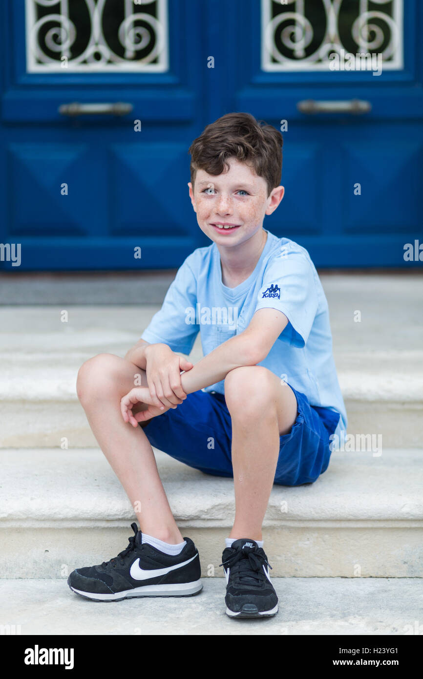 10 ans garçon Photo Stock - Alamy