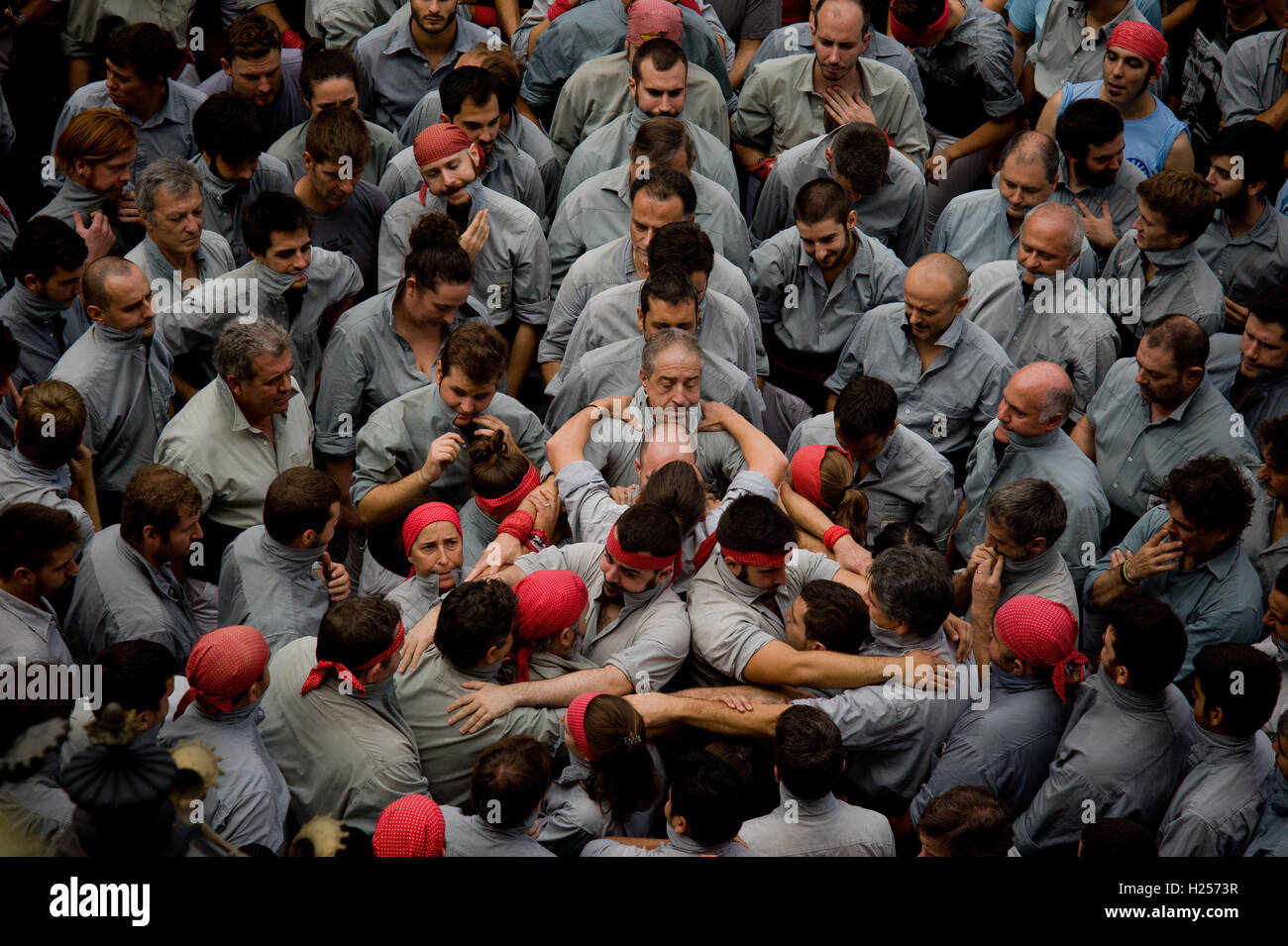 Barcelone, Catalogne, Espagne. Sep 24, 2016. Castellers se préparent à construire une tour humaine pendant la Jornada Castellera (tours humaines jour) tenue à Barcelone pour la Merce Crédit : Jordi Boixareu Festival/ZUMA/Alamy Fil Live News Banque D'Images