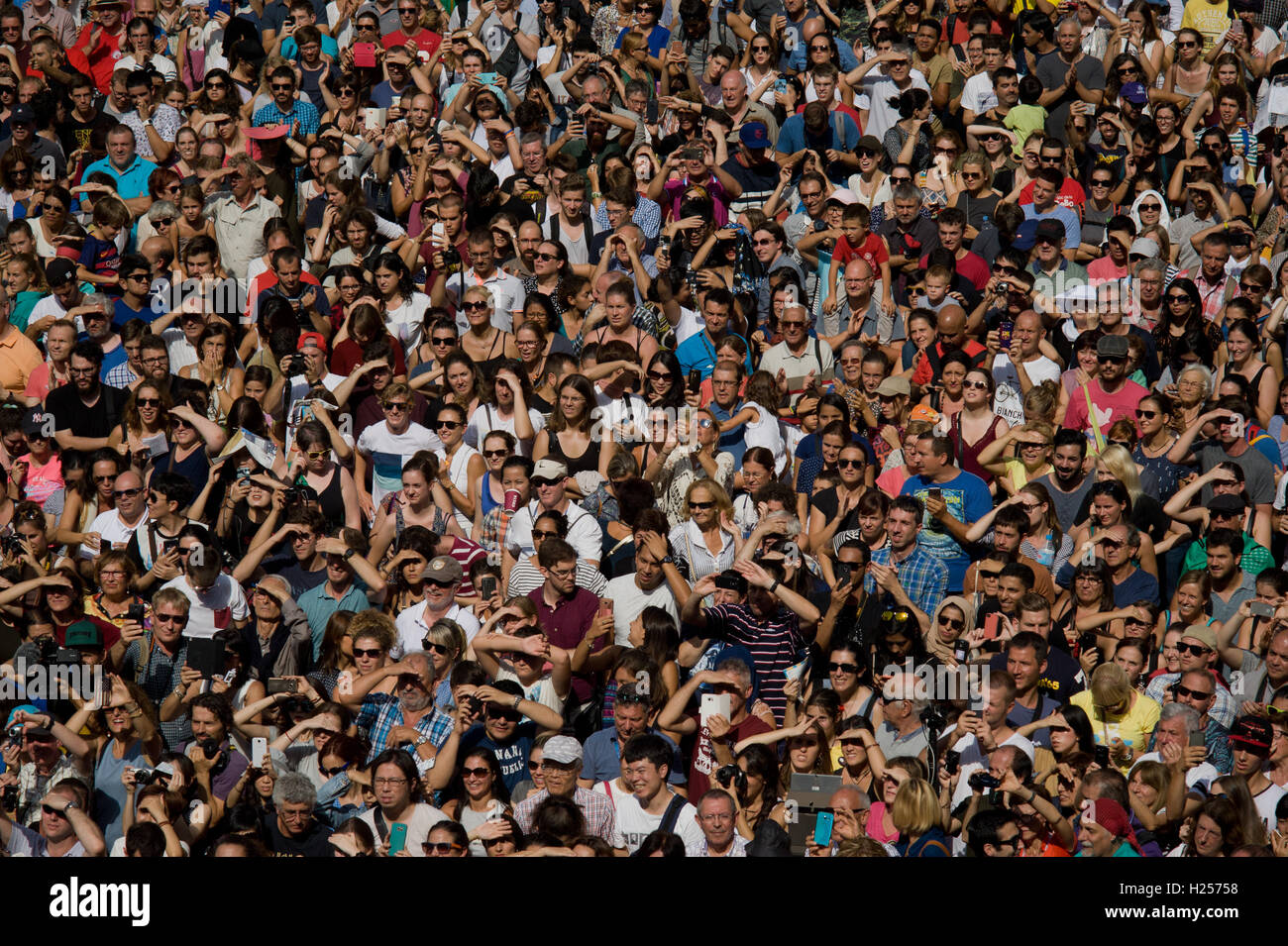 Barcelone, Espagne. Sep 24, 2016. Le 24 septembre, 2016 - Barcelone, Catalogne, Espagne - la foule à tours humaines pendant la Jornada Castellera (tours humaines jour) tenue à Barcelone pour la Merce Festival (Festes de la Merce). Crédit : Jordi Boixareu/Alamy Live News Banque D'Images