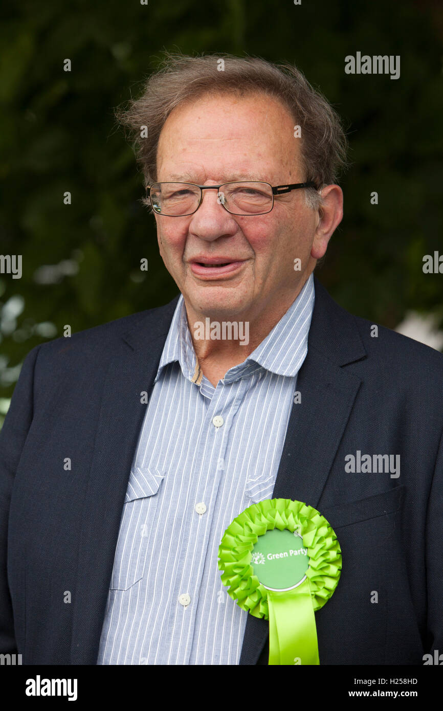 Witney, UK. Sep 24, 2016. Larry Sanders, frère du sénateur Bernie Sanders, de lance son campaigh à se présenter comme candidat du Parti Vert pour Witney, à la suite de l'article David Cameron de son siège à Witney. Credit : Adrian arbib/Alamy Live News Banque D'Images