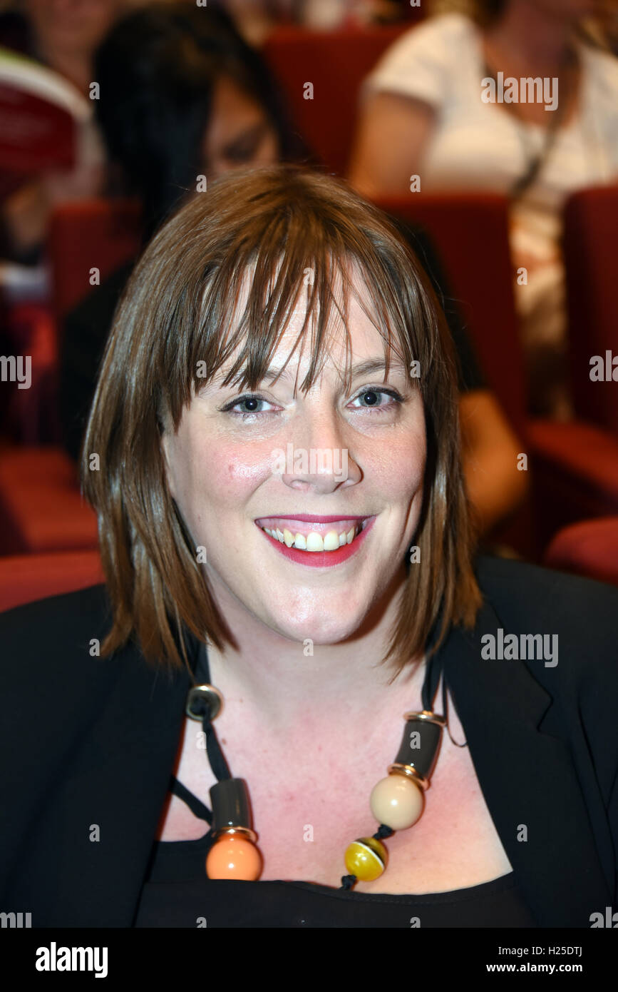 Liverpool, Royaume-Uni. 24 Septembre, 2016. Jess Phillips Président de la Women's LAbours parlementaire (PLP} s'exprimant lors de la conférence sur les femmes, au cours de la conférence du parti travailliste, Liverpool Crédit : Della Batchelor/Alamy Live News Banque D'Images