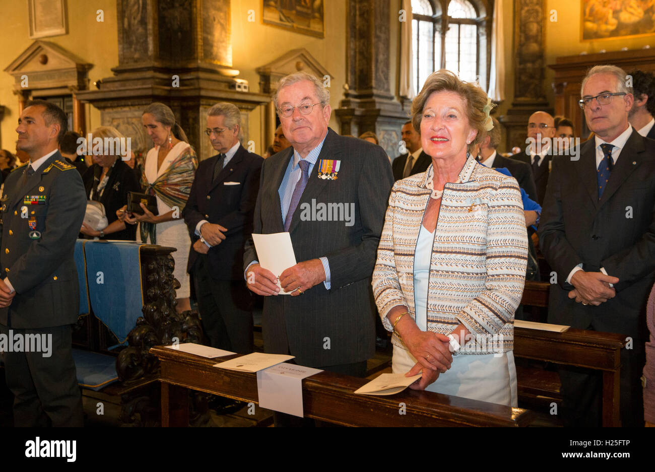 Parme, Italie. 29Th Sep 2016. Hans Gualthérie van WEEZEL et sa femme Ank de visser, les parents de la princesse Annemarie de Bourbon de Parme, lors de l'introduction de Carlos prince de Parme, Italie, 23 septembre 2016. Carlos Enrique Leonard, Prince héréditaire de Parme est né le 24 avril 2016. Photo : Patrick van Katwijk/ POINT DE VUE - PAS DE FIL - SERVICE/dpa/Alamy Live News Banque D'Images