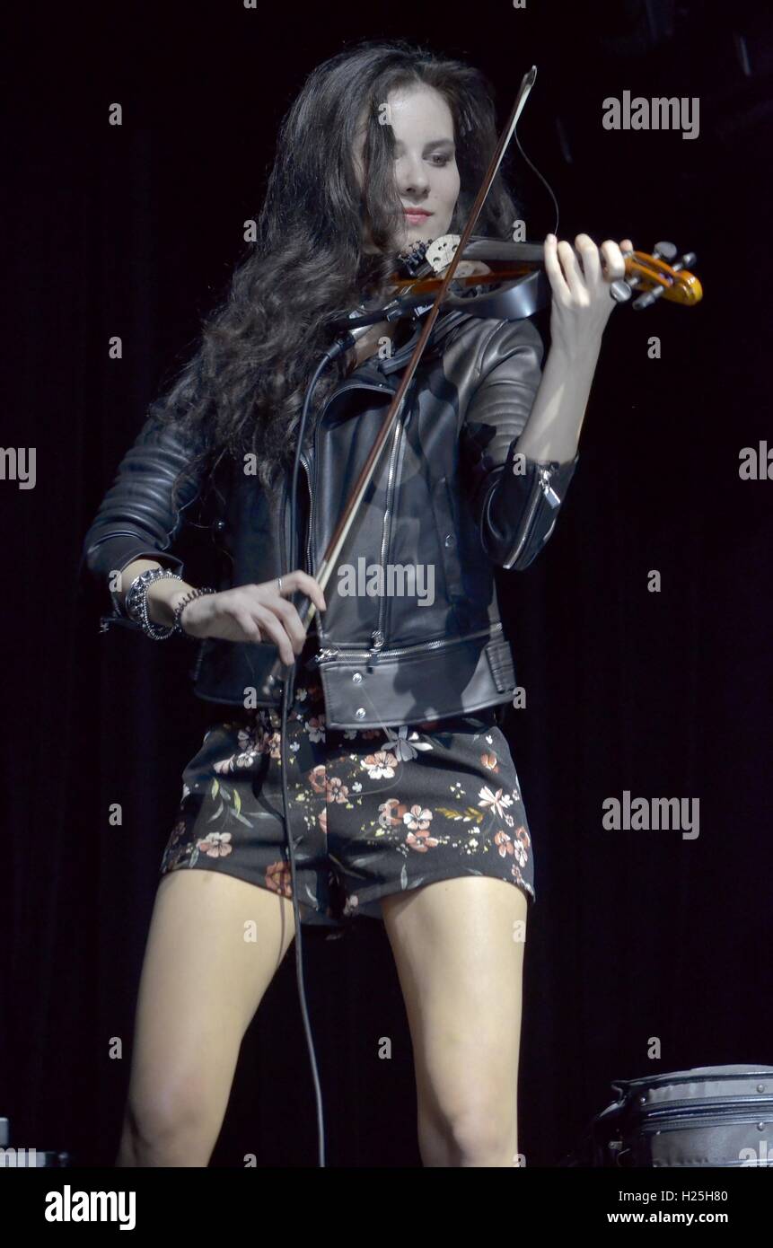 Londres, Royaume-Uni. 24 Septembre, 2016. - Chanteuse polonaise et l'auteur. Grabex MÉLANGEUR Windows frappé Londres Festival 2016 - Londres 24.09.2016 Crédit : Marcin Libera/Alamy Live News Banque D'Images