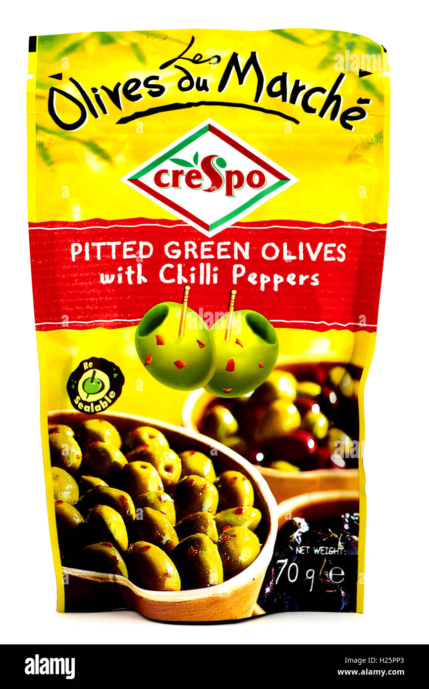 Crespo olives vertes dénoyautées avec Chili Peppers Banque D'Images