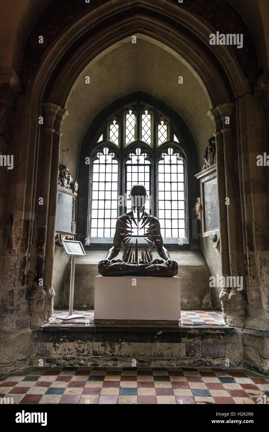 Sculpture par Sukhi Barber à St Barthélemy la grande église, West Smithfield, Londres, Angleterre, Royaume-Uni Banque D'Images