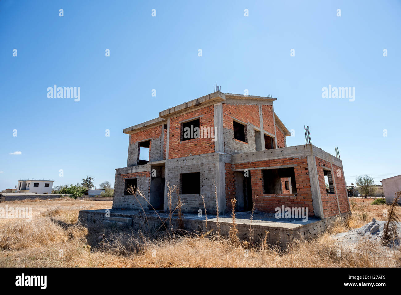 Les bâtiments à moitié terminé abandonnées dans la région nord de Chypre du nord Banque D'Images