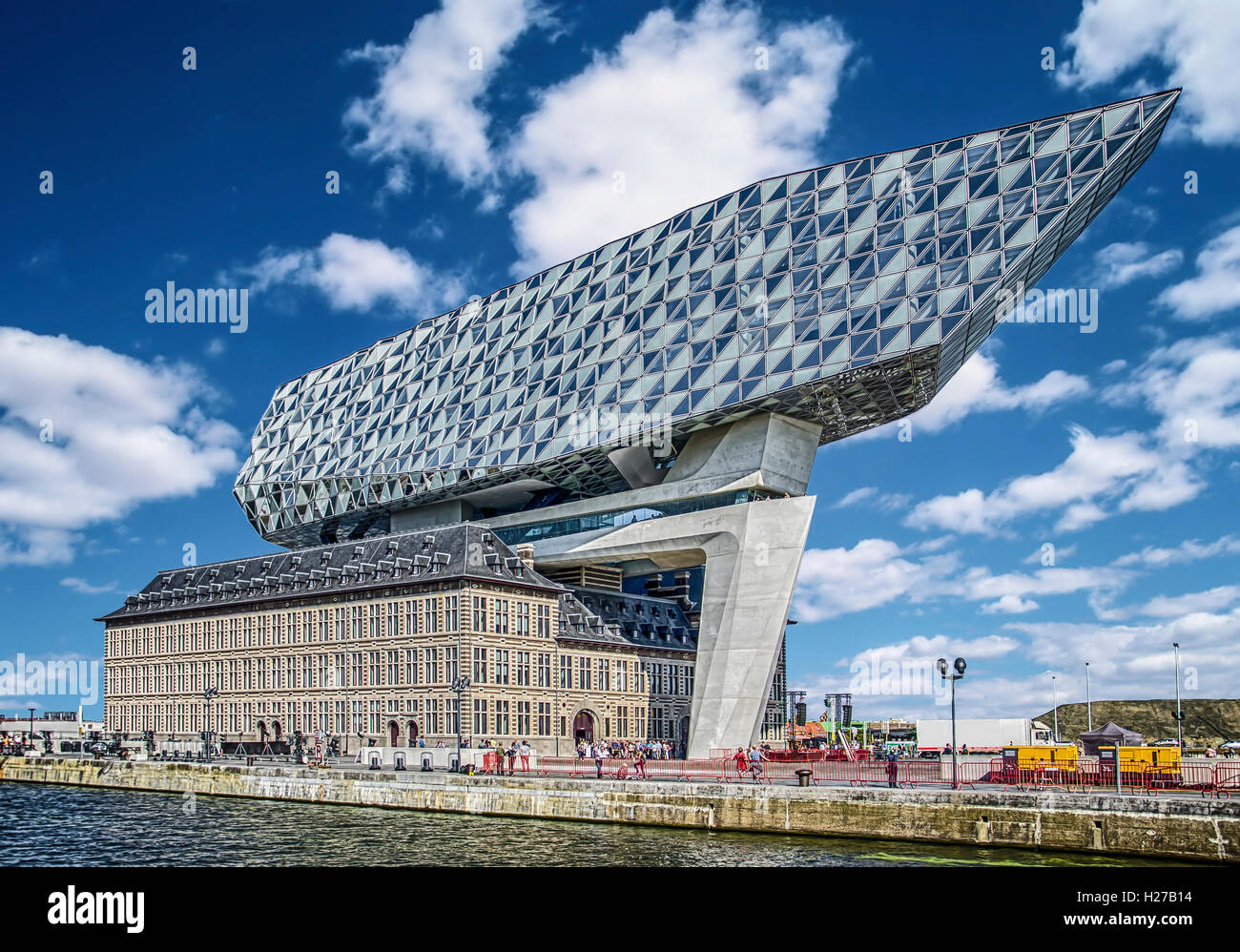 Anvers, Belgique - 24 septembre 2016 : Nouveau bureau port dans le port d'Anvers, Belgique Banque D'Images