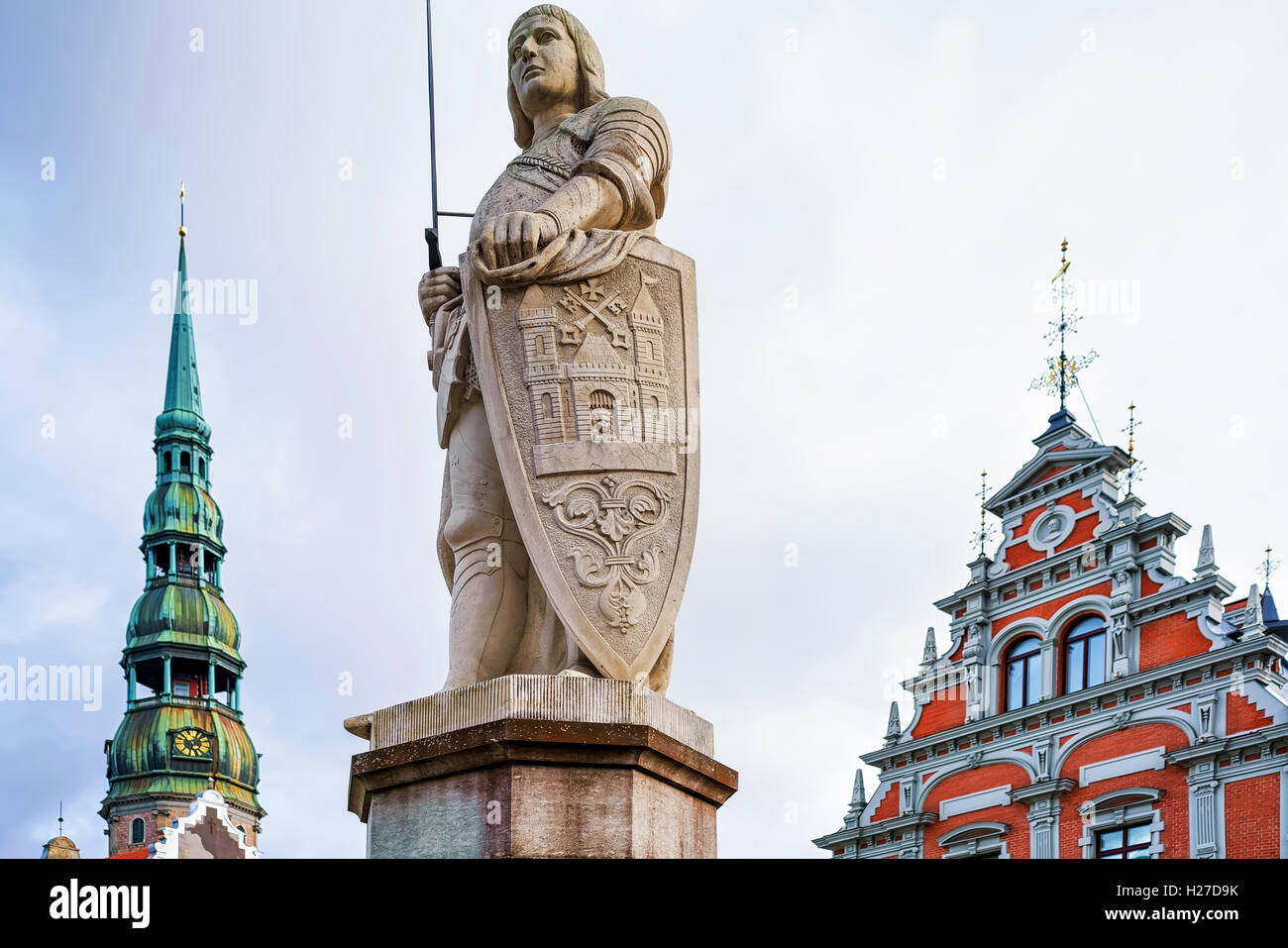 Statue de Roland sur la place de la vieille ville de Riga, Lettonie. Il ...