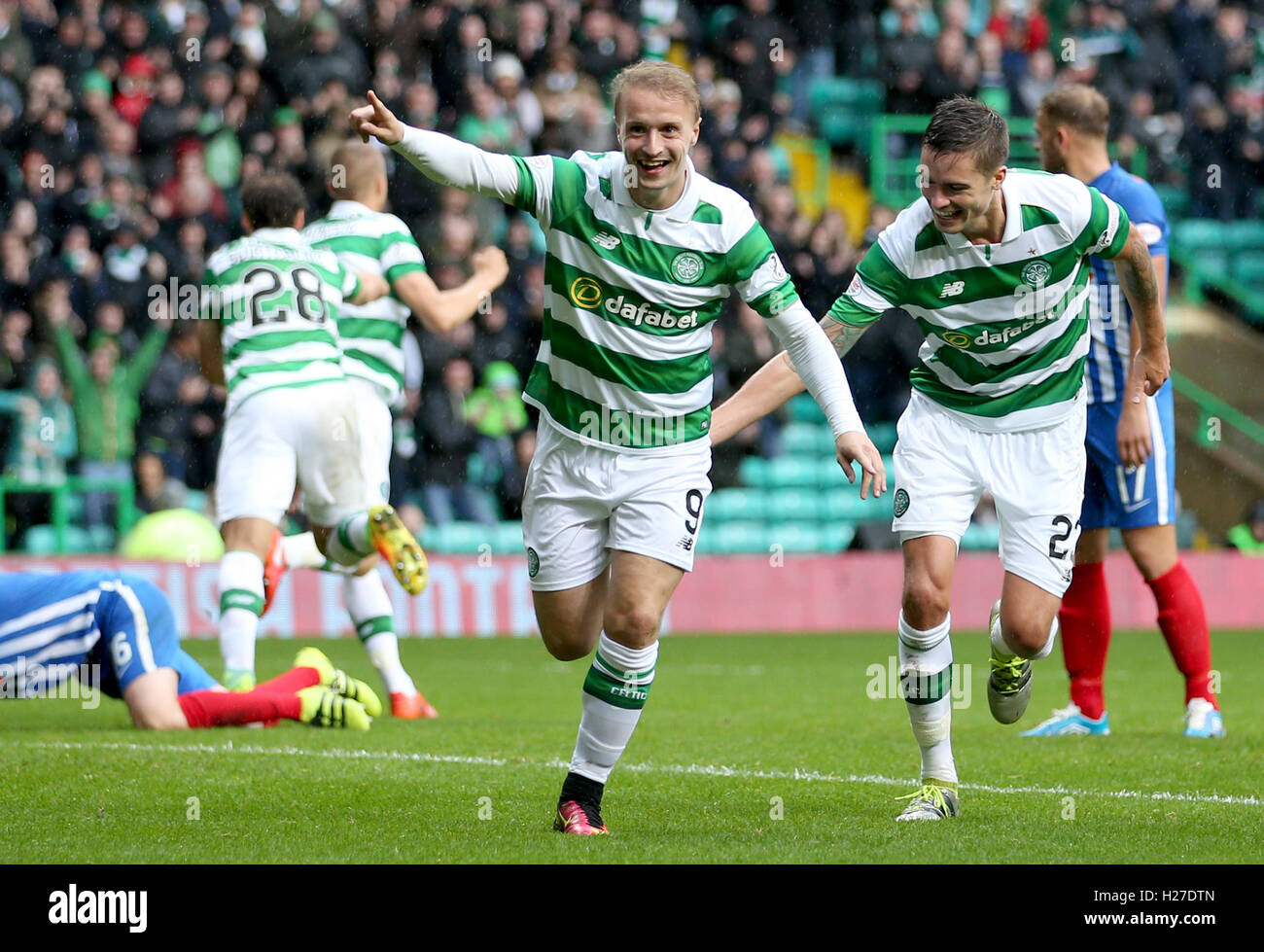 Le Celtic Leigh Griffiths célèbre le quatrième but du match de ses côtés lors du match de football écossais Ladbrokes au Celtic Park, Glasgow. APPUYEZ SUR ASSOCIATION photo. Date de la photo: Samedi 24 septembre 2016. Voir PA Story FOOTBALL Celtic. Le crédit photo devrait se lire comme suit : Jane Barlow/PA Wire. Banque D'Images