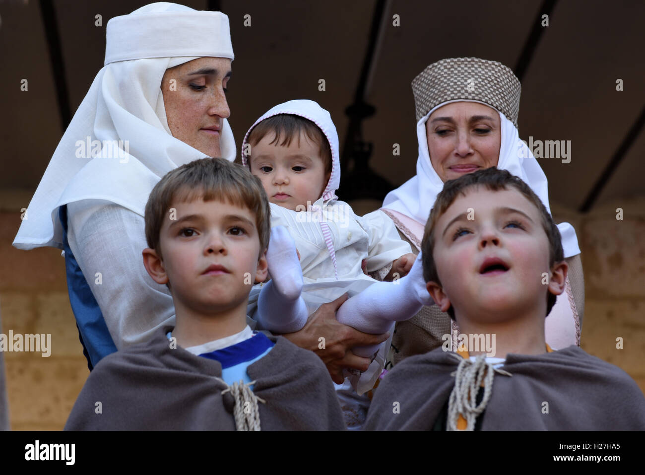 El Burgo de Osma, Espagne. Sep 24, 2016. Les villageois Agreda la représentation au cours de la photo du mariage de les rois espagnols Jaime I de Aragón et Leonor de Castilla, dans la ville de El Burgo de Osca, nord de l'Espagne. © Jorge Sanz/Pacific Press/Alamy Live News Banque D'Images