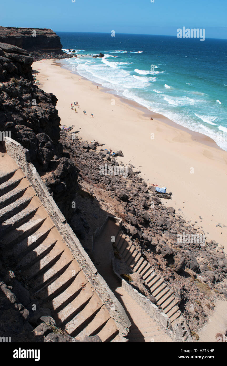 Fuerteventura, Îles Canaries, Afrique du Nord, Espagne : vue de la plage de Playa de la Escalera, l'un des plus célèbres de la côte nord-ouest Banque D'Images