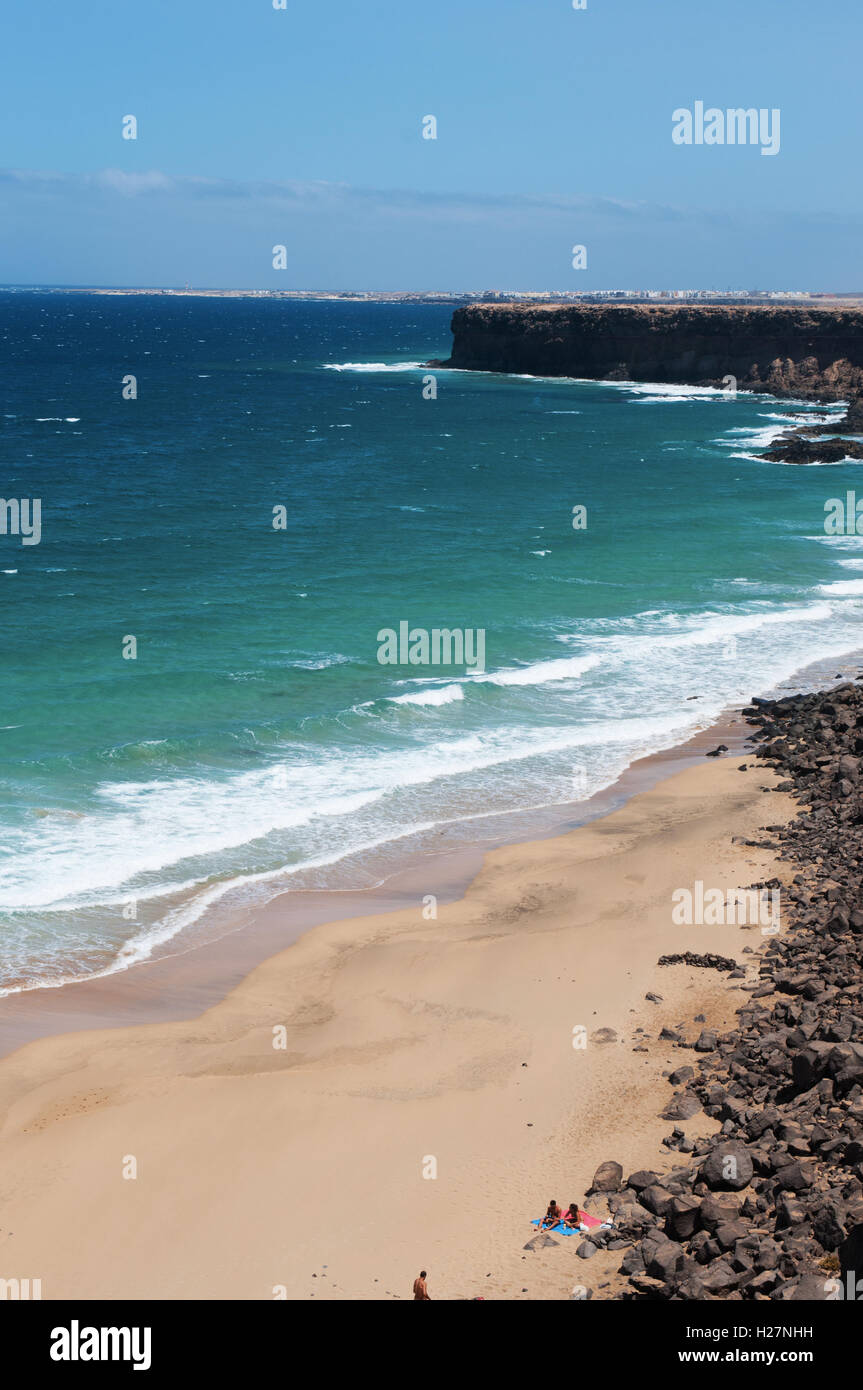 Fuerteventura, Îles Canaries, Afrique du Nord, Espagne : vue de la plage de Playa de la Escalera, l'un des plus célèbres de la côte nord-ouest Banque D'Images