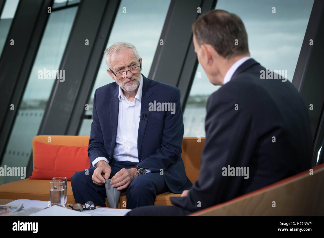 Leader du travail Jeremy Corbyn est interviewé par Andrew Marr pour la BBC1 à l'actualité, l'Andrew Marr Show, au Musée de Liverpool avant le début de la conférence annuelle du Parti travailliste. Banque D'Images