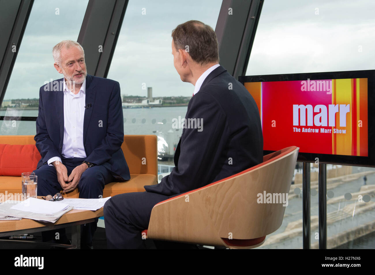 Leader du travail Jeremy Corbyn est interviewé par Andrew Marr pour la BBC1 à l'actualité, l'Andrew Marr Show, au Musée de Liverpool avant le début de la conférence annuelle du Parti travailliste. Banque D'Images